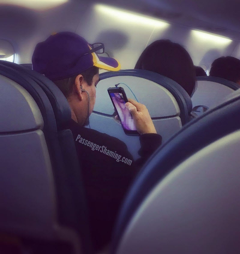 Американская стюардесса делится в инстаграме фотографиями самых отвратительных пассажиров