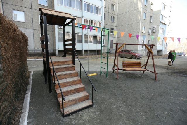 Жительнице Челябинска, построившей за своей счет детскую площадку, грозят штрафом в 100 000 рублей