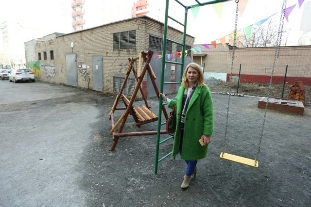 Жительнице Челябинска, построившей за своей счет детскую площадку, грозят штрафом в 100 000 рублей