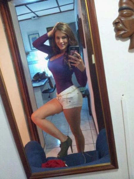 Девушки в шортиках