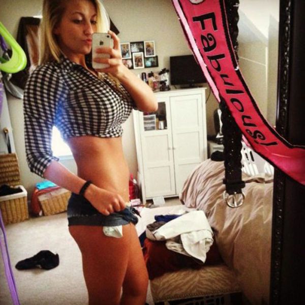 Девушки в шортиках