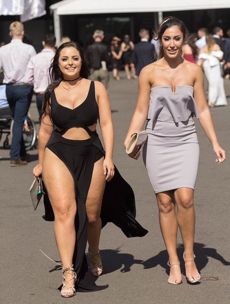 Посетительницы сиднейского ипподрома продемонстрировали не только интерес к конному спорту