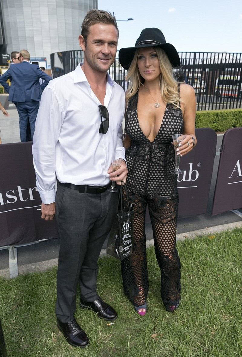 Посетительницы сиднейского ипподрома продемонстрировали не только интерес к конному спорту