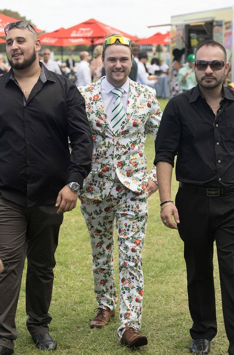 Посетительницы сиднейского ипподрома продемонстрировали не только интерес к конному спорту