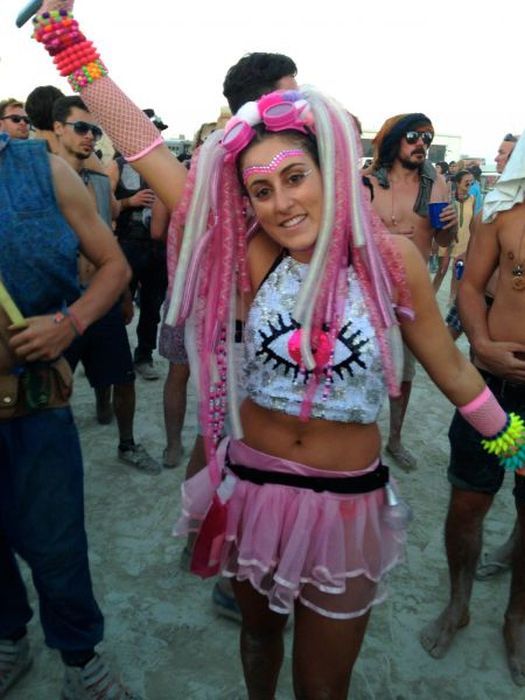 Люди и их костюмы на фестивале Burning Man 201