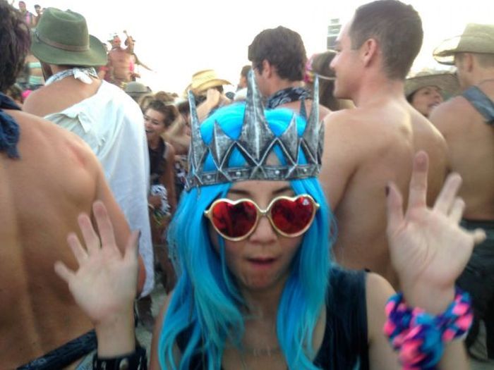 Люди и их костюмы на фестивале Burning Man 201