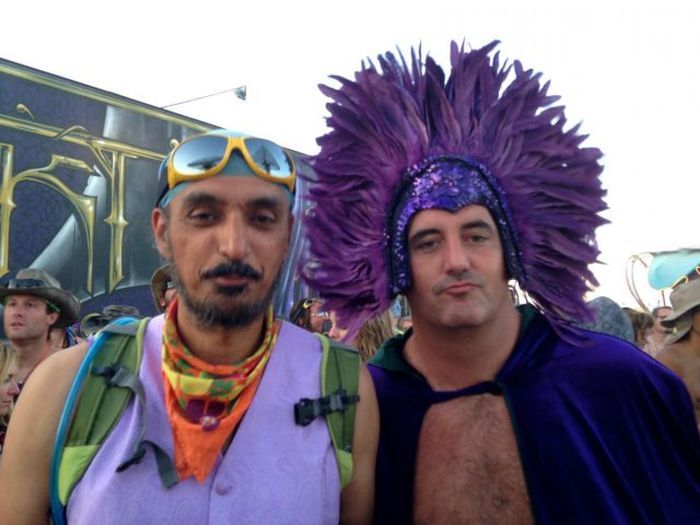 Люди и их костюмы на фестивале Burning Man 201