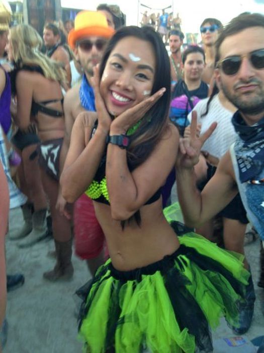 Люди и их костюмы на фестивале Burning Man 201