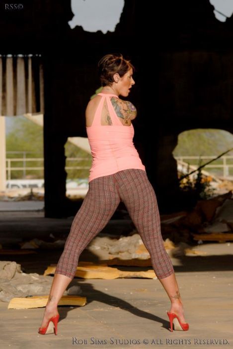 Безрукая бодибилдерша