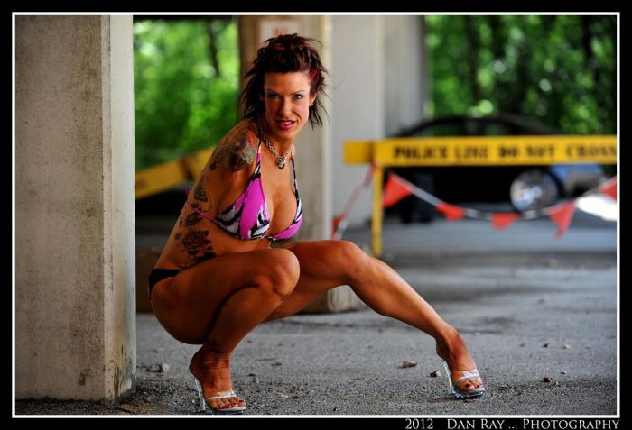 Безрукая бодибилдерша