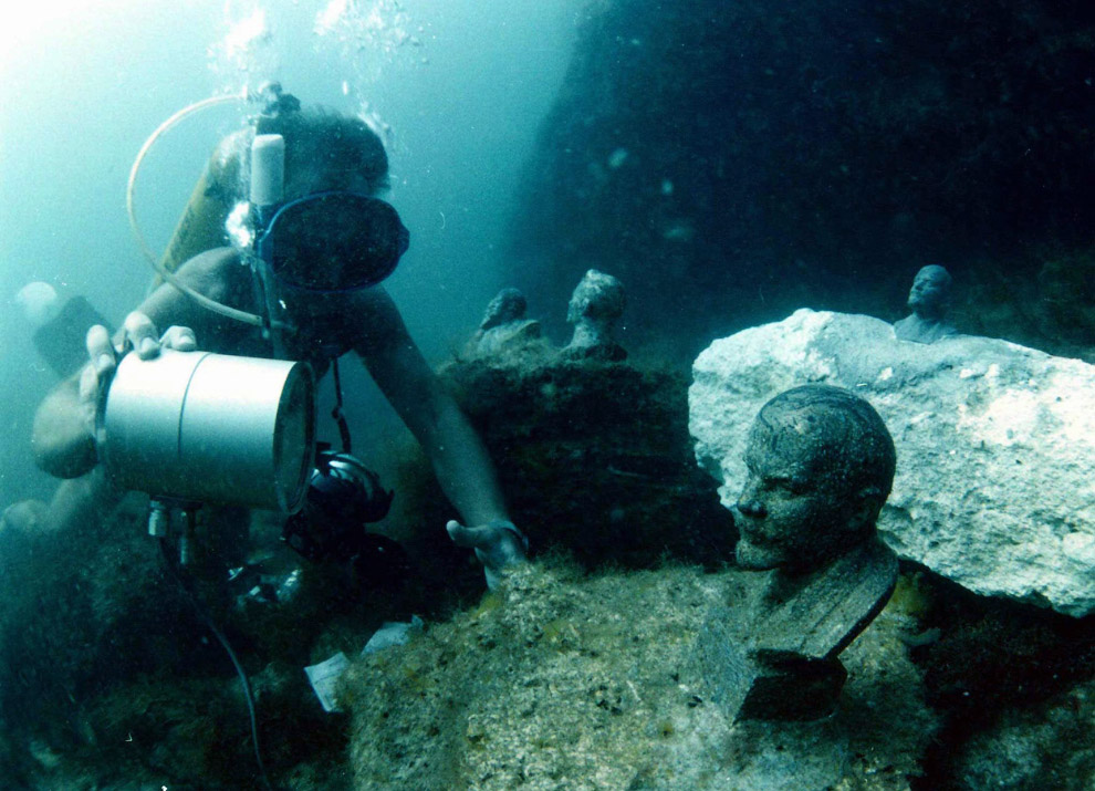 Ленины по всему миру Ленины по всему миру