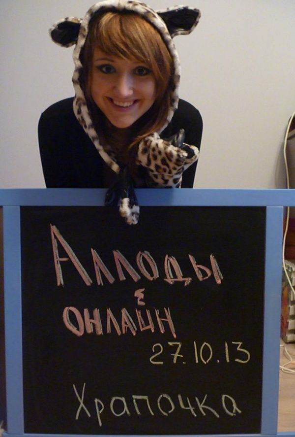 Девушки, играющие в онлайн игры