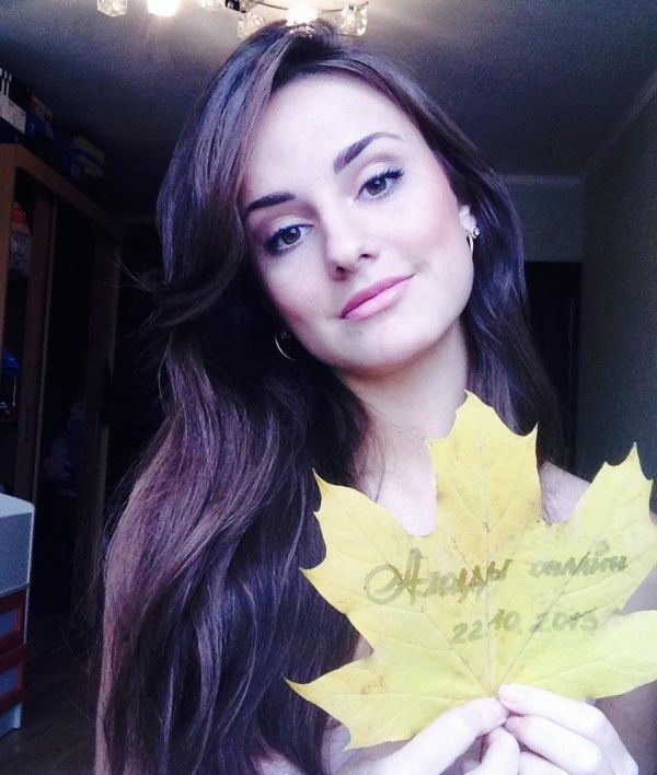 Девушки, играющие в онлайн игры