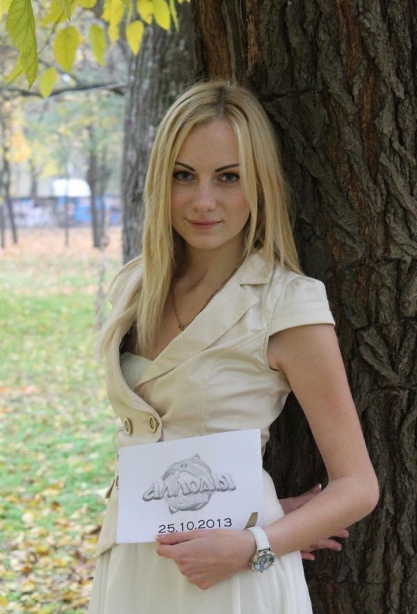 Девушки, играющие в онлайн игры