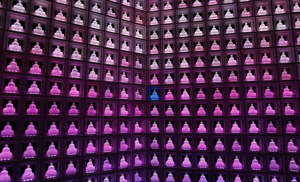 Современное кладбище в центре Токио