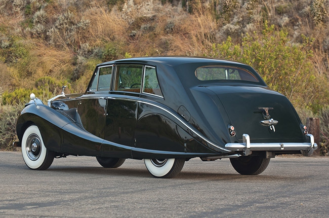 10 автомобилей, на которых ездят монархи и их наследники