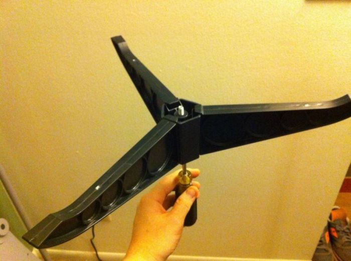 Как уберечь ёлку от кота (9 фото)