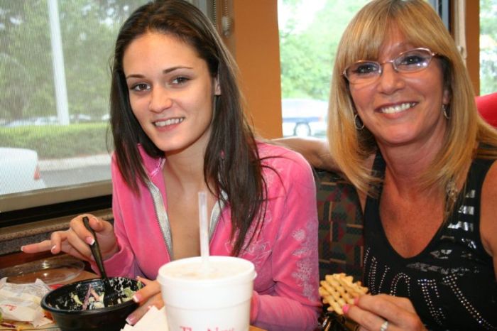 Мама с дочкой устроили свой бизнес (6 фото)