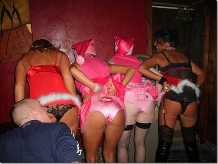 Девушки отмечают Новый Год (40 фото)