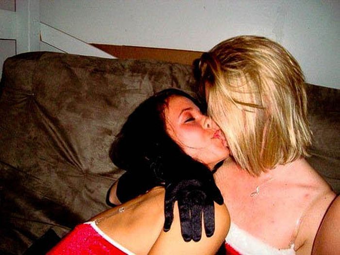 Девушки отмечают Новый Год