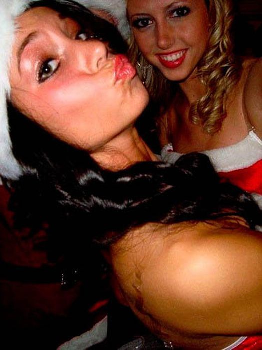 Девушки отмечают Новый Год