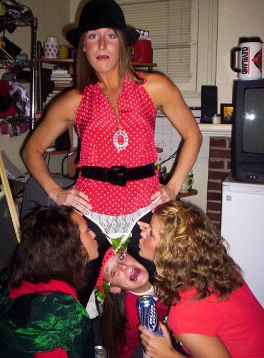 Девушки отмечают Новый Год