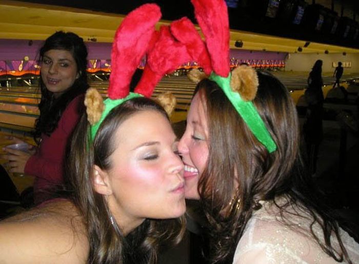 Девушки отмечают Новый Год