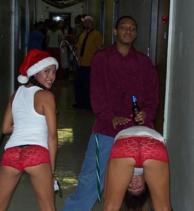 Девушки отмечают Новый Год