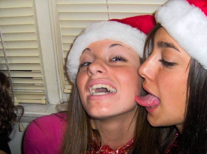 Девушки отмечают Новый Год