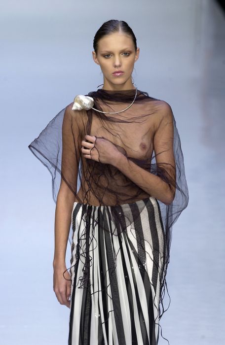 Мода - не прятать грудь