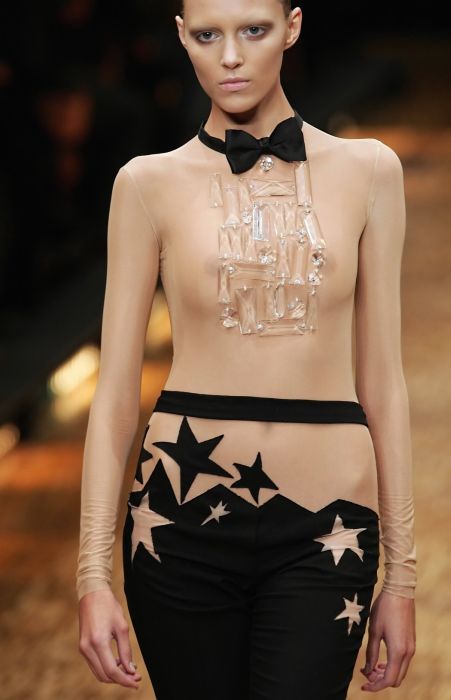 Мода - не прятать грудь