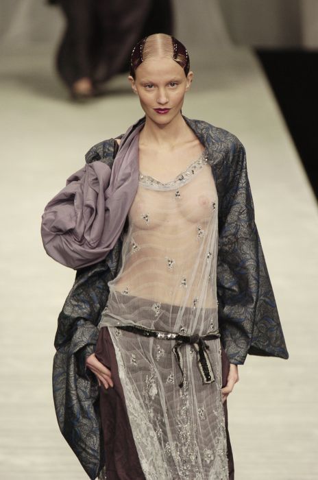 Мода - не прятать грудь