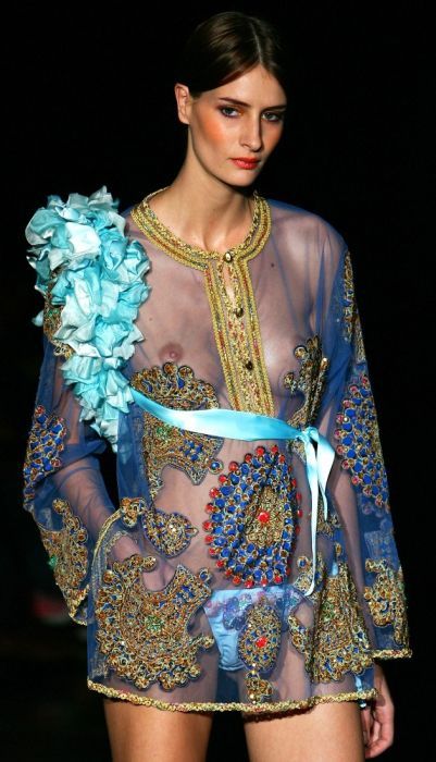 Мода - не прятать грудь