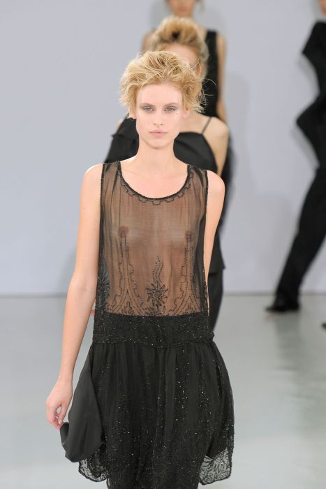 Мода - не прятать грудь