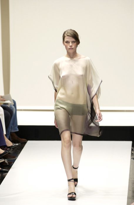 Мода - не прятать грудь