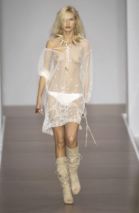 Мода - не прятать грудь