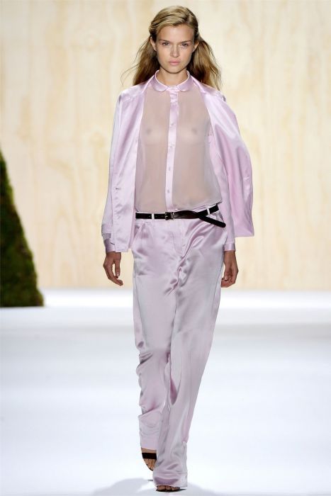 Мода - не прятать грудь