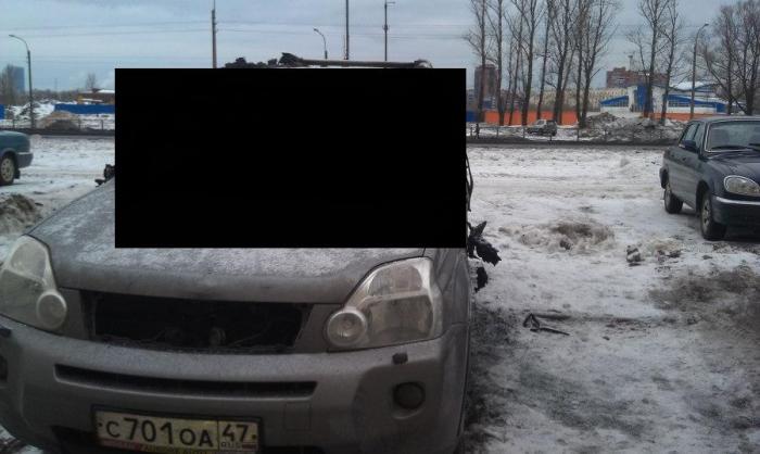 Сгоревший Ниссан (4 фото)