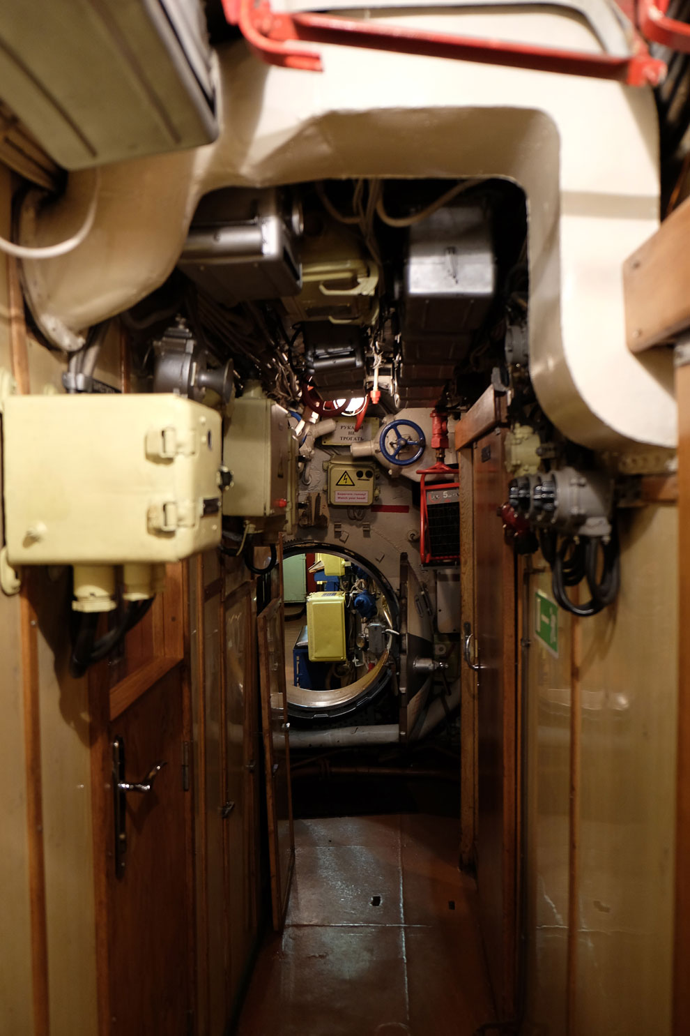 Куда деваться с подводной лодки?