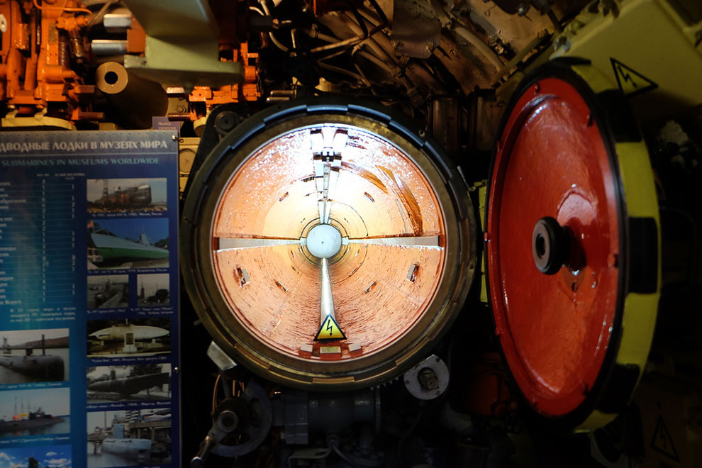 Куда деваться с подводной лодки?