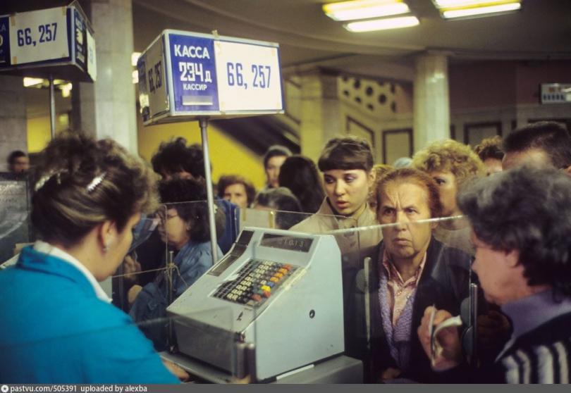 Как в СССР люди проводили жизнь и гибли в очередях