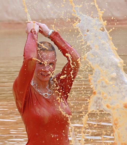 Девушки в грязи (35 фото)