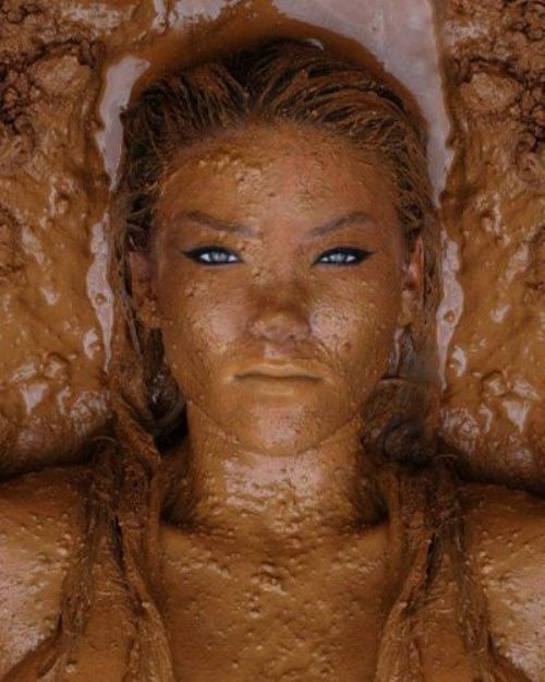 Девушки в грязи (35 фото)