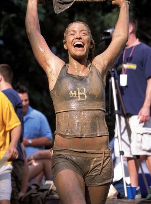 Девушки в грязи (35 фото)