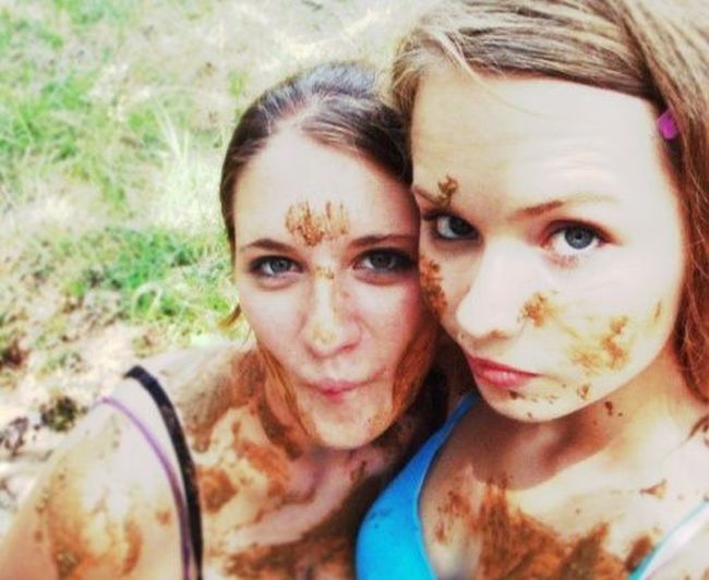 Девушки в грязи (35 фото)