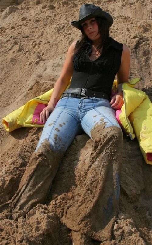 Девушки в грязи (35 фото)