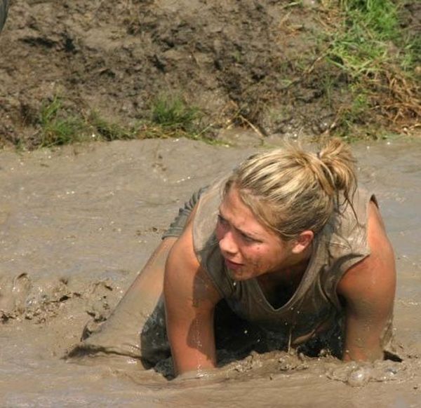 Девушки в грязи (35 фото)