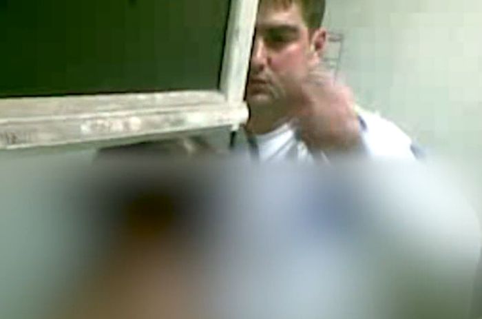 Полицейский уволился из-за скандала с секс-видео (3 фото)