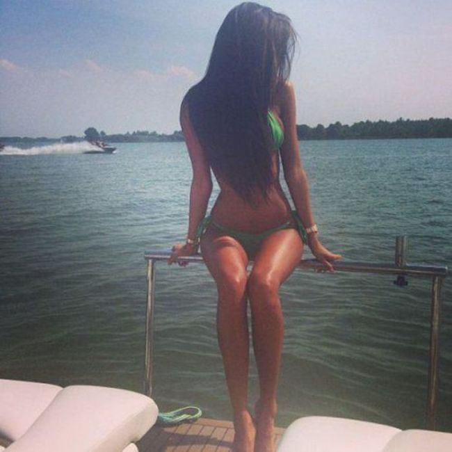 Сисястики в бикини (50 фото)