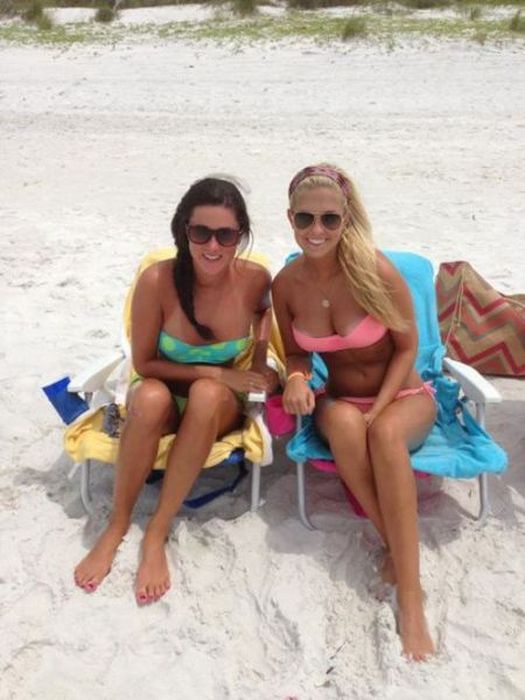 Сисястики в бикини (50 фото)